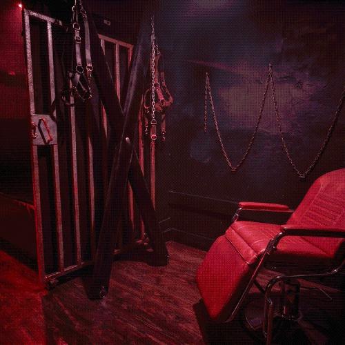 2+2 Club — erotic venue in Piraeus