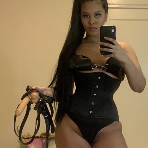 April Hart — 뉴올리언스 에스코트