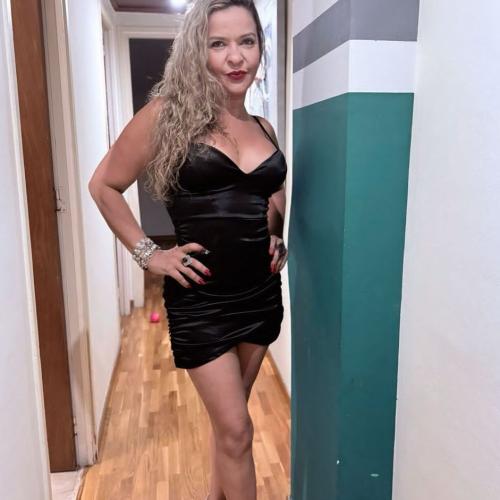 Nataly Ferreira — συνοδός στην πόλη Χιχόν