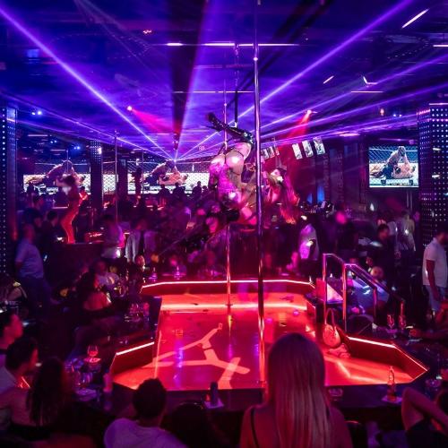 Scarlett's Cabaret — erotický podnik v Hollywood