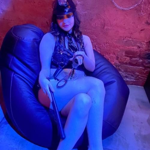 Madam Lira — escortă în Rīga