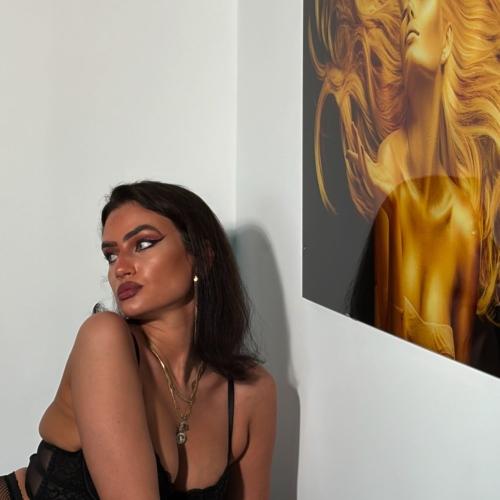 Daniela — eskort i Bukarest