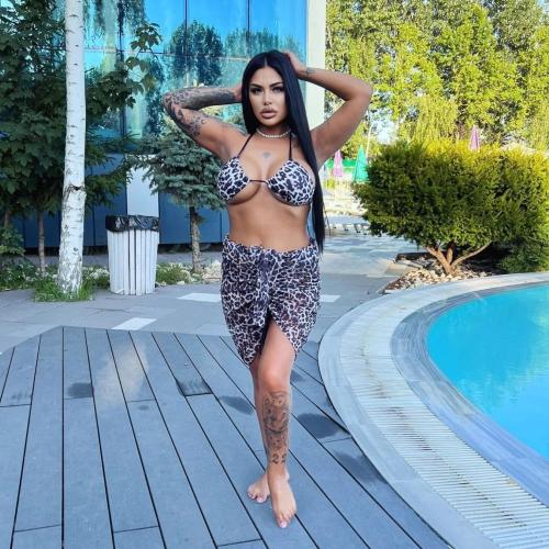 Kim — escort in Boekarest