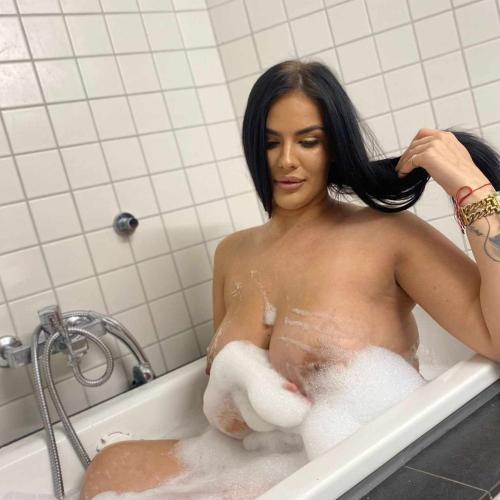 Amira — escort in Geneva