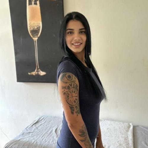 Karina — συνοδός στην πόλη Βουκουρέστι