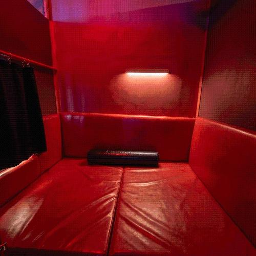2+2 Club — erotic venue in Piraeus