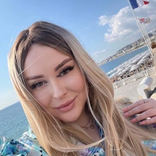 Sofia — مرافقة في شنغهاي