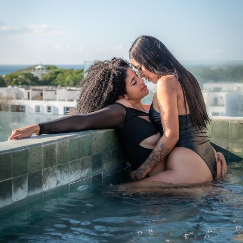 Karina & Sofia — eskorta w Playa del Carmen