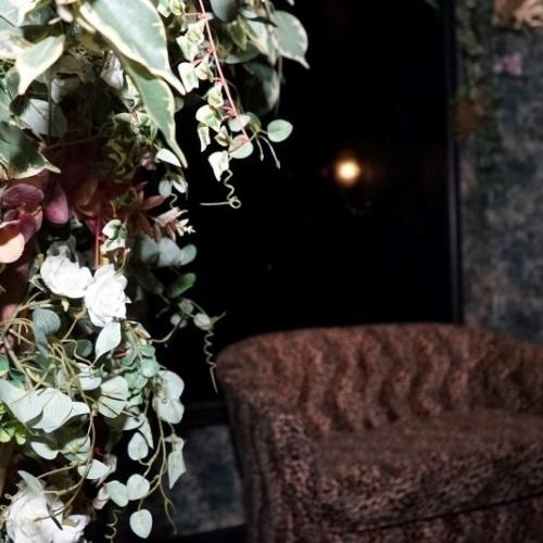 Diamonds & Strings — Erotik-Location in Watford