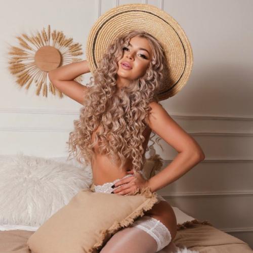 Kseniya — acompanhante em Baku